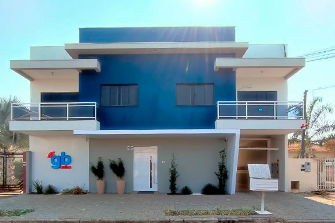 Fachada · Rua dos Pioneiros